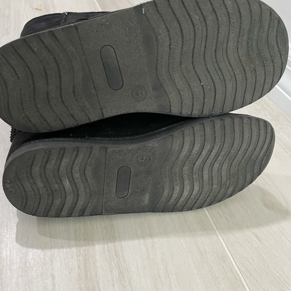 Girls black slip on boots size 5 (kids) - Picture 5 of 5